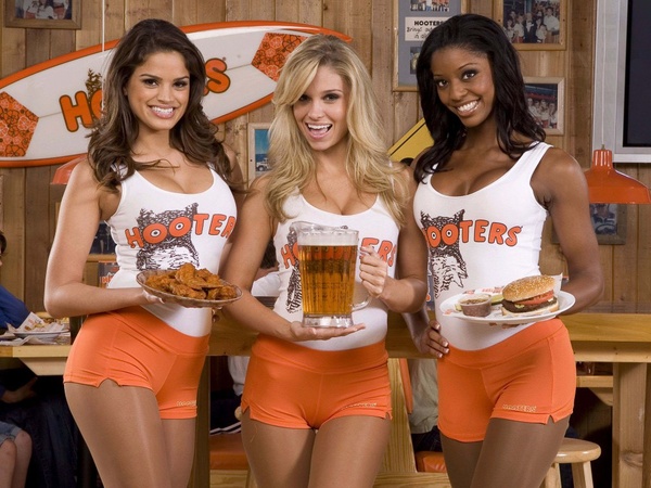 Hooters Ups The Breastaurant War Ante Looks To Smother Rival Twin - Culturemap Houston