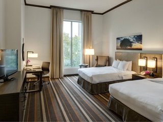 Hilton Park Cities guest room