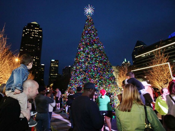 Klyde Warren Christmas Tree Lighting 2022 Klyde Warren Park Marks End Of Icepocalypse With An Ice Skating Rink -  Culturemap Dallas